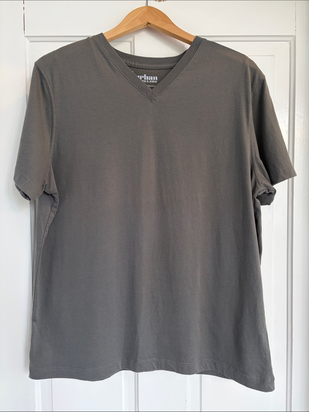 urban pipeline Men's V-Neck T-Shirt - Charcoal Gray Size Large